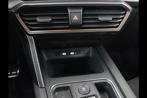 CUPRA Leon 1.4 eHybrid VZ | 245pk | Stoelverwarming | Carplay | Sfeerverlichting | Adaptive cruise | Navigatie | Full LED | Half leder | Stuurverwarming | Camera | Full LED | Keyless | PHEV | Plug In