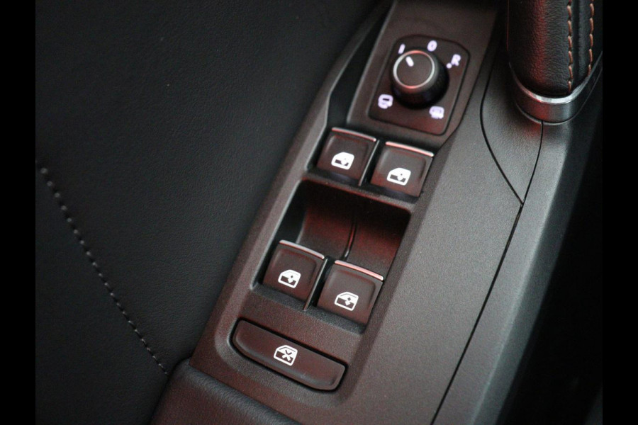 CUPRA Leon 1.4 eHybrid VZ | 245pk | Stoelverwarming | Carplay | Sfeerverlichting | Adaptive cruise | Navigatie | Full LED | Half leder | Stuurverwarming | Camera | Full LED | Keyless | PHEV | Plug In