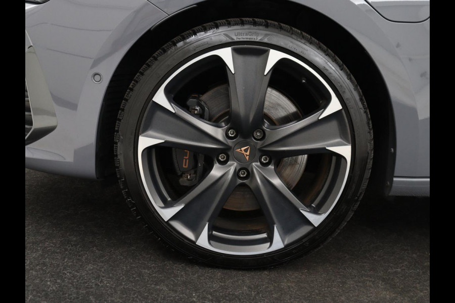 CUPRA Leon 1.4 eHybrid VZ | 245pk | Stoelverwarming | Carplay | Sfeerverlichting | Adaptive cruise | Navigatie | Full LED | Half leder | Stuurverwarming | Camera | Full LED | Keyless | PHEV | Plug In