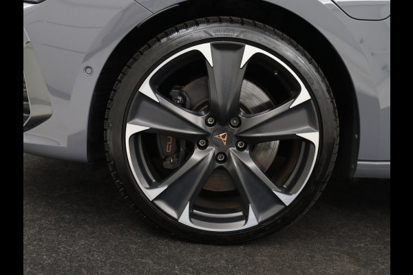 CUPRA Leon 1.4 eHybrid VZ | 245pk | Stoelverwarming | Carplay | Sfeerverlichting | Adaptive cruise | Navigatie | Full LED | Half leder | Stuurverwarming | Camera | Full LED | Keyless | PHEV | Plug In