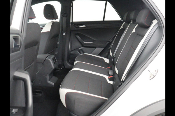 Volkswagen T-Roc 1.5 TSI Sport R Line | Trekhaak | Carplay | Full LED | Navigatie | Virtual Cockpit | Adaptive cruise | Parkeerhulp | 18'' | Climate control | Bluetooth | Getint glas