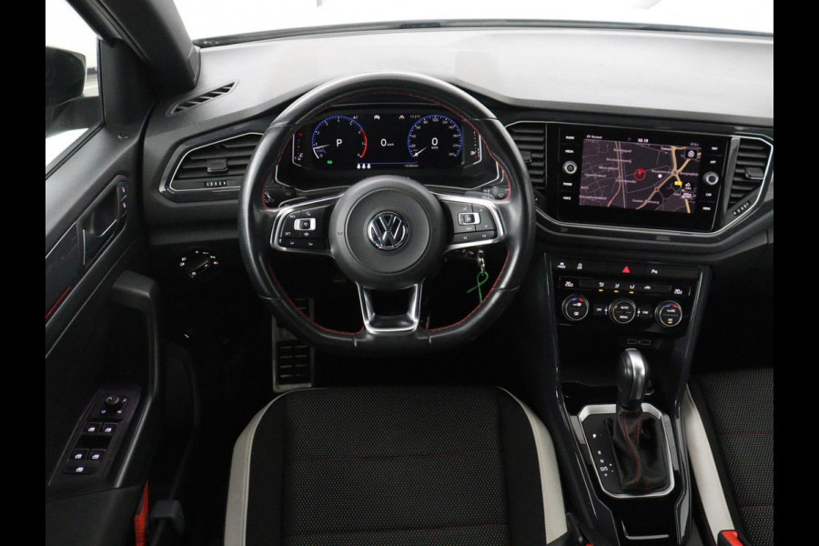 Volkswagen T-Roc 1.5 TSI Sport R Line | Trekhaak | Carplay | Full LED | Navigatie | Virtual Cockpit | Adaptive cruise | Parkeerhulp | 18'' | Climate control | Bluetooth | Getint glas