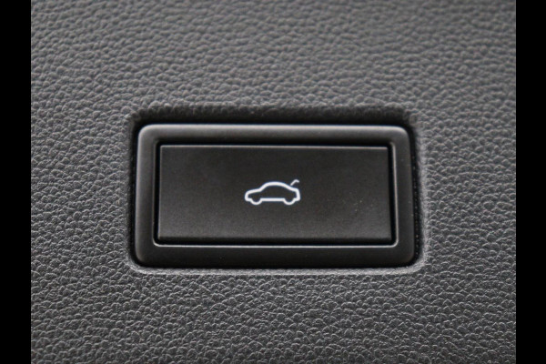 Volkswagen T-Roc 1.5 TSI Sport R Line | Trekhaak | Carplay | Full LED | Navigatie | Virtual Cockpit | Adaptive cruise | Parkeerhulp | 18'' | Climate control | Bluetooth | Getint glas