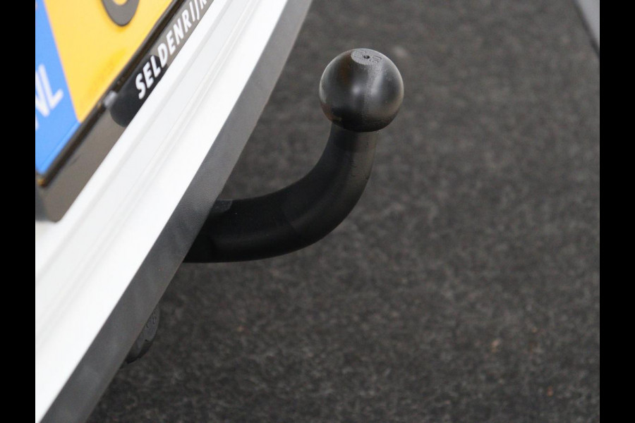 Volkswagen T-Roc 1.5 TSI Sport R Line | Trekhaak | Carplay | Full LED | Navigatie | Virtual Cockpit | Adaptive cruise | Parkeerhulp | 18'' | Climate control | Bluetooth | Getint glas