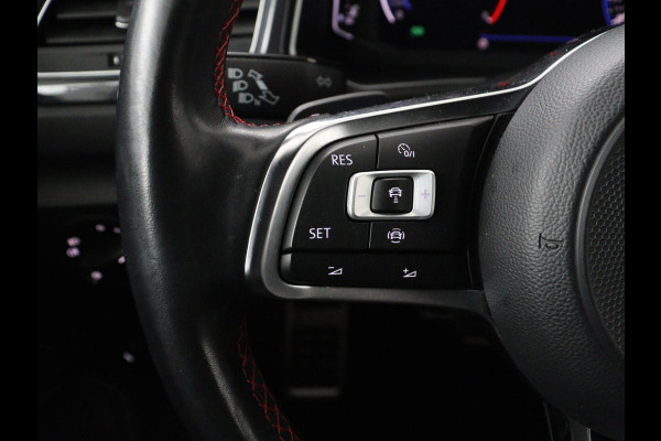 Volkswagen T-Roc 1.5 TSI Sport R Line | Trekhaak | Carplay | Full LED | Navigatie | Virtual Cockpit | Adaptive cruise | Parkeerhulp | 18'' | Climate control | Bluetooth | Getint glas