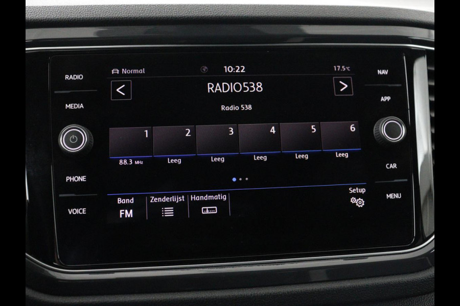 Volkswagen T-Roc 1.5 TSI Sport R Line | Trekhaak | Carplay | Full LED | Navigatie | Virtual Cockpit | Adaptive cruise | Parkeerhulp | 18'' | Climate control | Bluetooth | Getint glas