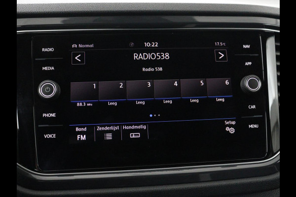 Volkswagen T-Roc 1.5 TSI Sport R Line | Trekhaak | Carplay | Full LED | Navigatie | Virtual Cockpit | Adaptive cruise | Parkeerhulp | 18'' | Climate control | Bluetooth | Getint glas