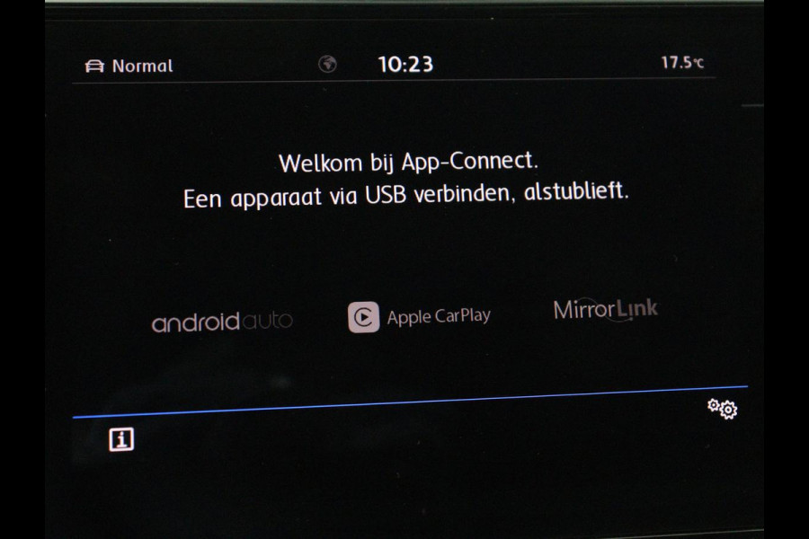 Volkswagen T-Roc 1.5 TSI Sport R Line | Trekhaak | Carplay | Full LED | Navigatie | Virtual Cockpit | Adaptive cruise | Parkeerhulp | 18'' | Climate control | Bluetooth | Getint glas