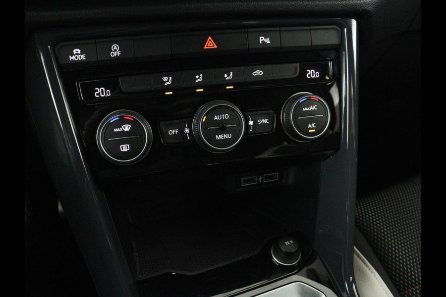 Volkswagen T-Roc 1.5 TSI Sport R Line | Trekhaak | Carplay | Full LED | Navigatie | Virtual Cockpit | Adaptive cruise | Parkeerhulp | 18'' | Climate control | Bluetooth | Getint glas