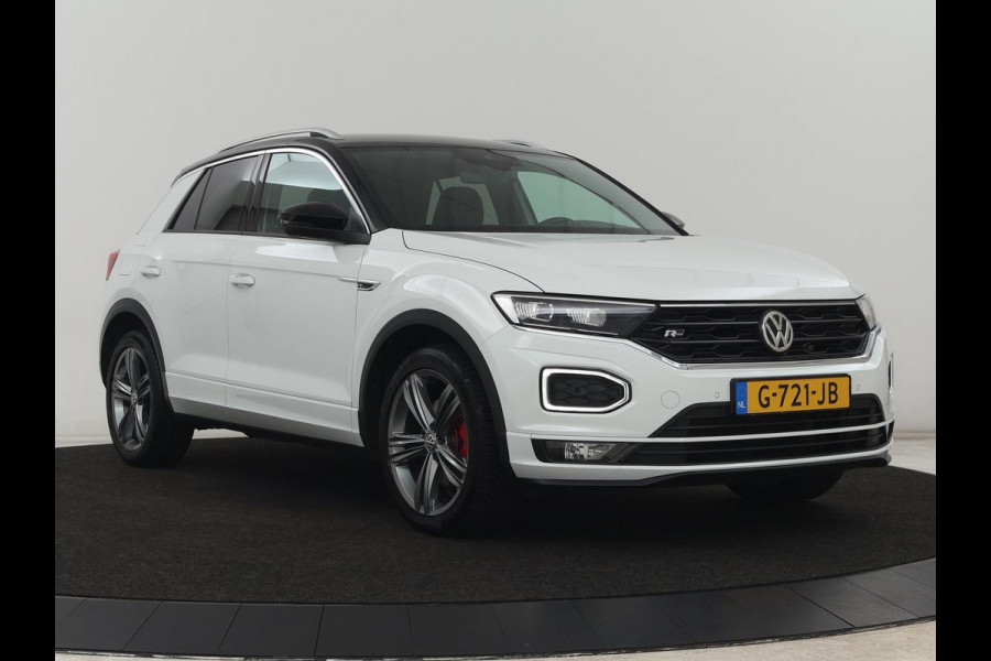 Volkswagen T-Roc 1.5 TSI Sport R Line | Trekhaak | Carplay | Full LED | Navigatie | Virtual Cockpit | Adaptive cruise | Parkeerhulp | 18'' | Climate control | Bluetooth | Getint glas
