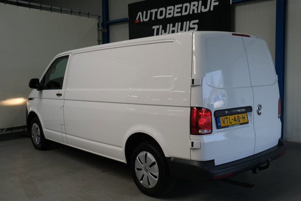 Volkswagen Transporter 2.0 TDI L2H1 28 - N.A.P. Airco, Cruise, Carplay, PDC, Trekhaak.