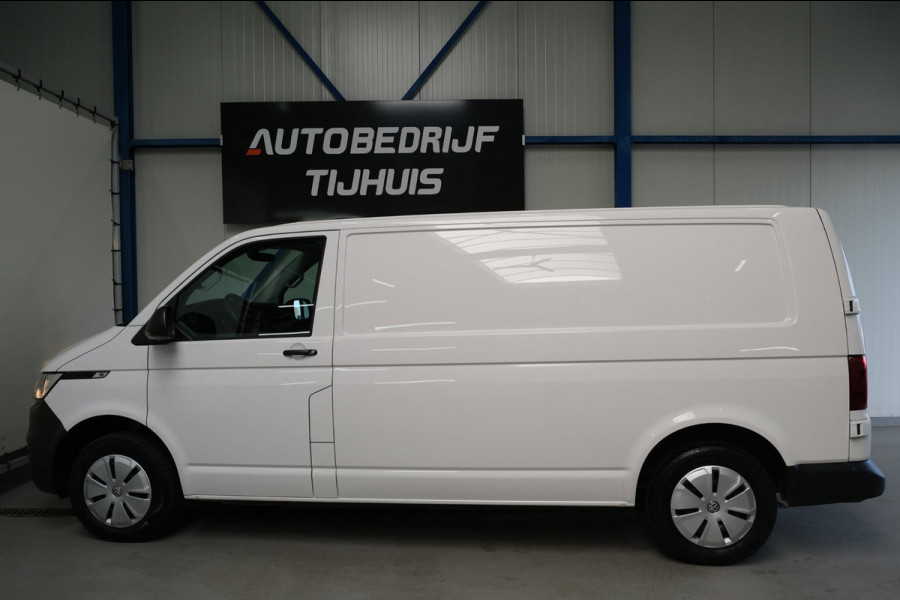 Volkswagen Transporter 2.0 TDI L2H1 28 - N.A.P. Airco, Cruise, Carplay, PDC, Trekhaak.