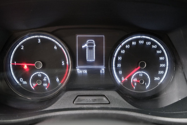 Volkswagen Transporter 2.0 TDI L2H1 28 - N.A.P. Airco, Cruise, Carplay, PDC, Trekhaak.