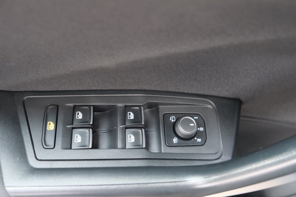 Volkswagen T-Roc 1.5 TSI Sport Business R-Line Automaat - N.A.P. Airco, Cruise, Virtual Display, Carplay.