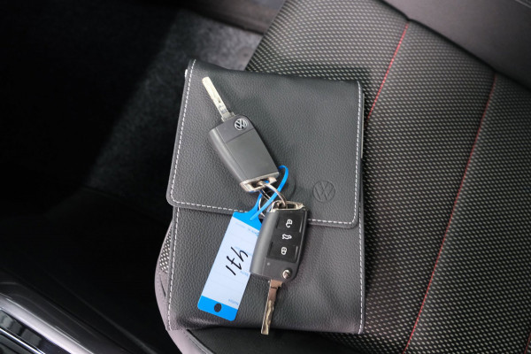 Volkswagen T-Roc 1.5 TSI Sport Business R-Line Automaat - N.A.P. Airco, Cruise, Virtual Display, Carplay.