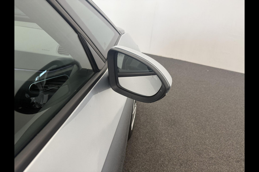 Volkswagen ID.3 Life 58 kWh Airco ECC Navi Carplay PDC VA Adaptive Cruise Control Full LED Sfeerverlichting