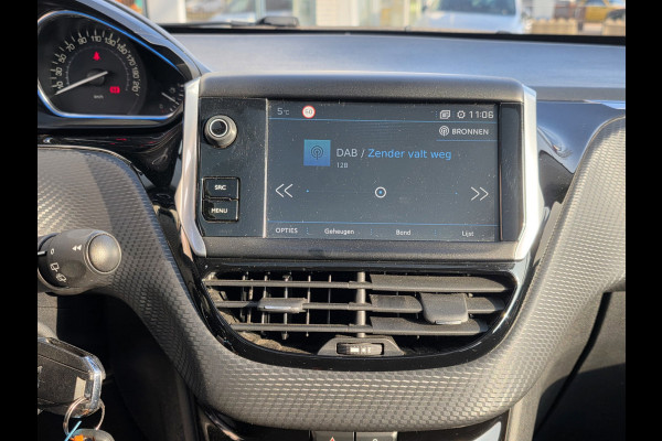 Peugeot 2008 1.2 PureTech Allure Automaat – Panoramadak – Camera – Half-leder
