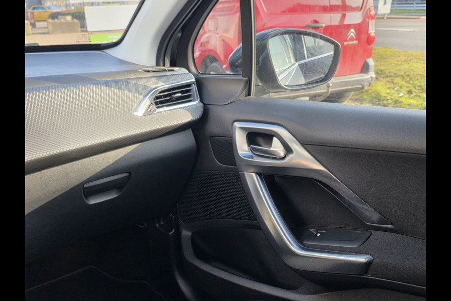 Peugeot 2008 1.2 PureTech Allure Automaat – Panoramadak – Camera – Half-leder