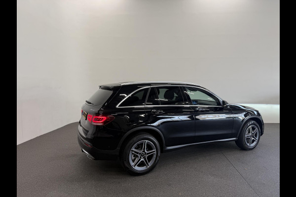 Mercedes-Benz GLC 300e 4MATIC Automaat PHEV AMG Line | Navigatie | Cruise Control | Parkeersensoren | Stoelverwarming | Panorama dak | Matrix LED-koplampen | Virtual Cockpit | Surround-systeem Burmester | Inductielader