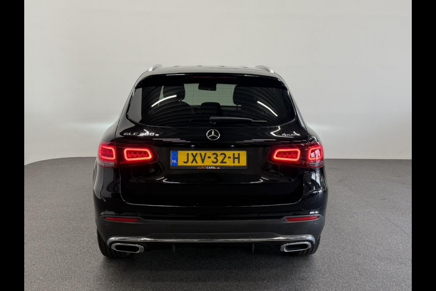 Mercedes-Benz GLC 300e 4MATIC Automaat PHEV AMG Line | Navigatie | Cruise Control | Parkeersensoren | Stoelverwarming | Panorama dak | Matrix LED-koplampen | Virtual Cockpit | Surround-systeem Burmester | Inductielader