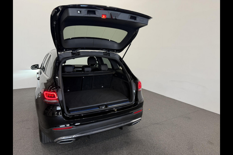 Mercedes-Benz GLC 300e 4MATIC Automaat PHEV AMG Line | Navigatie | Cruise Control | Parkeersensoren | Stoelverwarming | Panorama dak | Matrix LED-koplampen | Virtual Cockpit | Surround-systeem Burmester | Inductielader