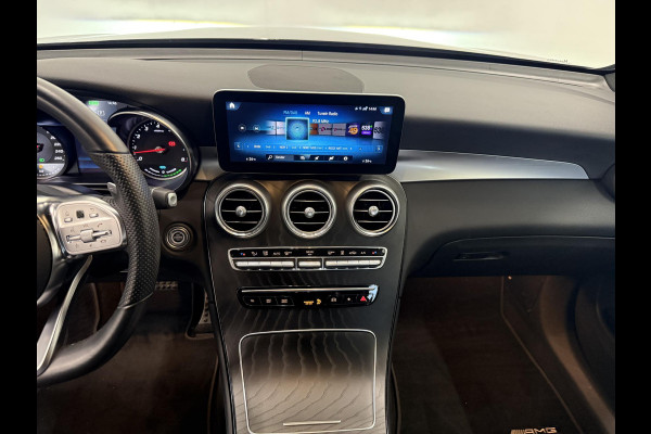 Mercedes-Benz GLC 300e 4MATIC Automaat PHEV AMG Line | Navigatie | Cruise Control | Parkeersensoren | Stoelverwarming | Panorama dak | Matrix LED-koplampen | Virtual Cockpit | Surround-systeem Burmester | Inductielader