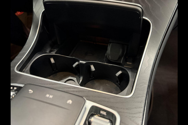 Mercedes-Benz GLC 300e 4MATIC Automaat PHEV AMG Line | Navigatie | Cruise Control | Parkeersensoren | Stoelverwarming | Panorama dak | Matrix LED-koplampen | Virtual Cockpit | Surround-systeem Burmester | Inductielader