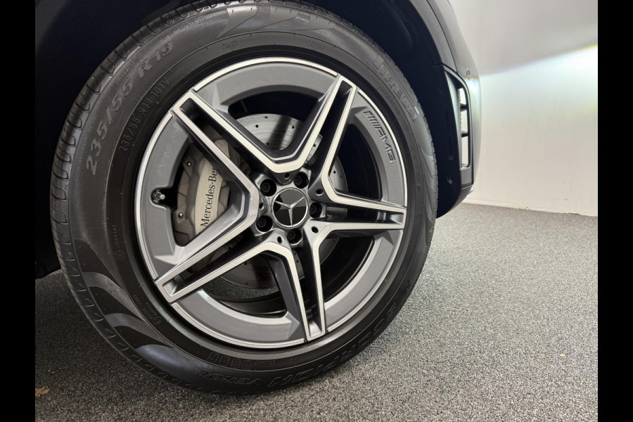 Mercedes-Benz GLC 300e 4MATIC Automaat PHEV AMG Line | Navigatie | Cruise Control | Parkeersensoren | Stoelverwarming | Panorama dak | Matrix LED-koplampen | Virtual Cockpit | Surround-systeem Burmester | Inductielader