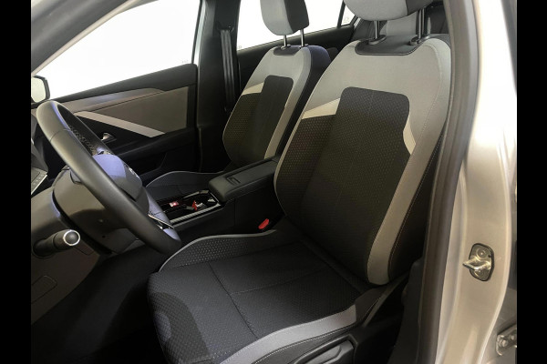 Opel Astra 1.2 Edition 110PK AIRCO NAVI CRUISE TREKHAAK ELEK RAMEN APPLE CARPLAY MULTI STUUR START KNOP VELGEN NIEUWSTAAT