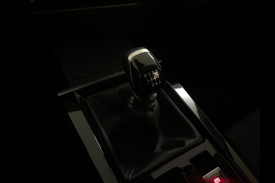 Opel Astra 1.2 Edition 110PK AIRCO NAVI CRUISE TREKHAAK ELEK RAMEN APPLE CARPLAY MULTI STUUR START KNOP VELGEN NIEUWSTAAT