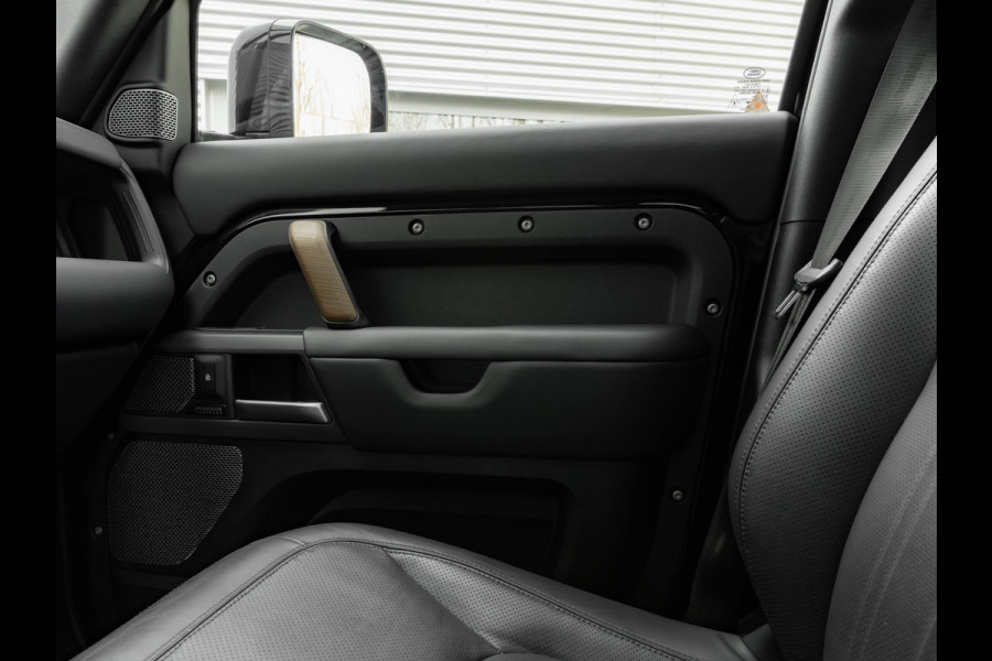 Land Rover Defender 110 3.0 P400 HSE - Panoramadak - 23 inch Urban