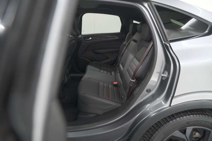 Renault Arkana 1.6 E-Tech Hybrid 145 R.S. Line | Trekhaak | Panoramadak | Adaptieve Cruise Control | Dodehoekdetectie