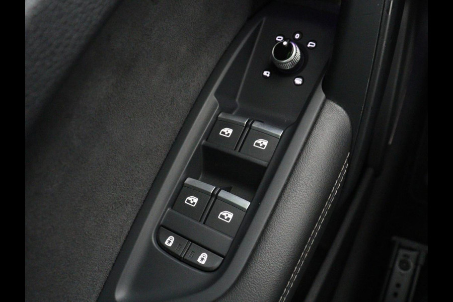 Audi Q5 Sportback 55 TFSIe S edition | Panoramadak | Bang & Olufsen | Stoelverwarming | Adaptive cruise | Luchtvering | Matrix LED | 21'' | Carplay | Half leder | Navigatie | Camera | S Line | PHEV | Plug In