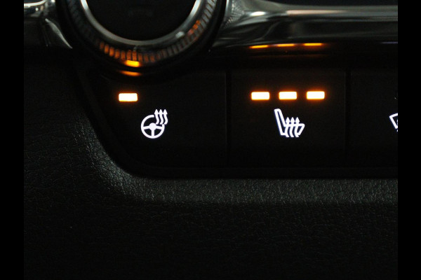 Mazda CX-30 2.0 e-SkyActiv-X M Hybrid Luxury | Stoelverwarming | Head-Up | Leder | Bose Surround | Camera | Carplay | Keyless | Navigatie | Full LED | Stuurverwarming | Climate control