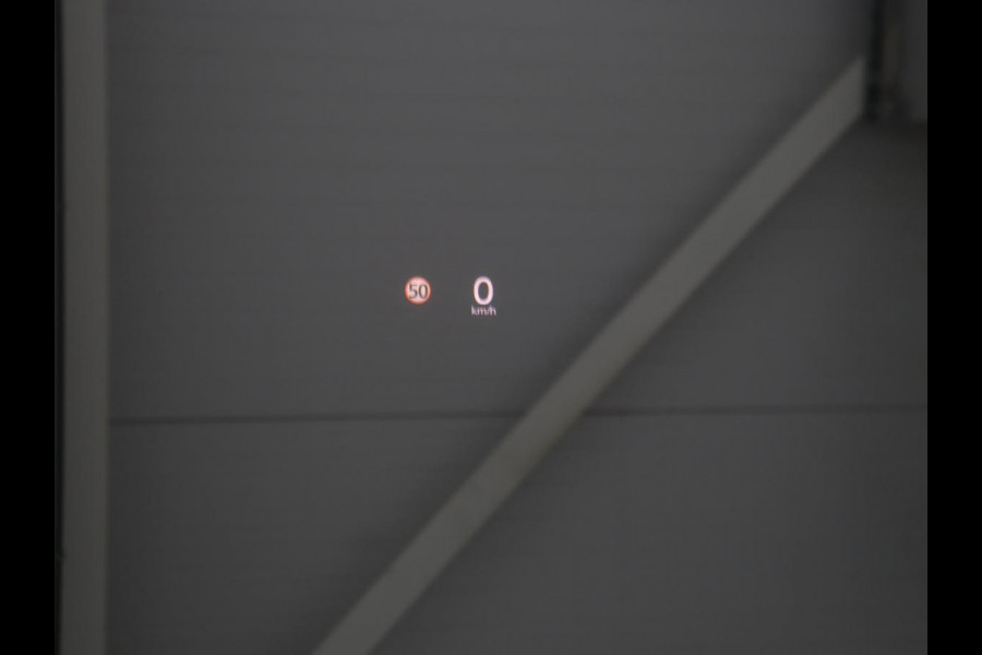 Mazda CX-30 2.0 e-SkyActiv-X M Hybrid Luxury | Stoelverwarming | Head-Up | Leder | Bose Surround | Camera | Carplay | Keyless | Navigatie | Full LED | Stuurverwarming | Climate control