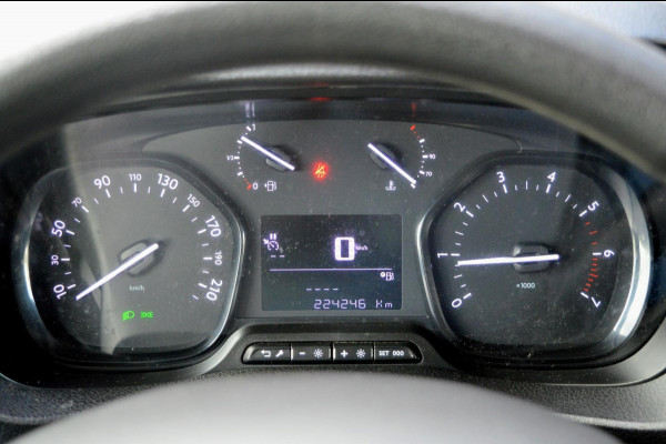 Toyota Proace Shuttle 1.5 D-4D Navigator Medium