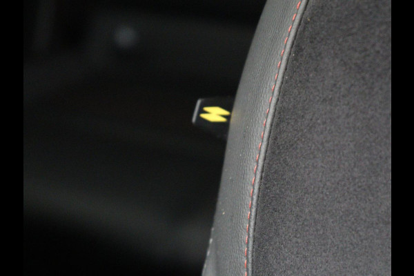 Renault Arkana 1.6 E-Tech Hybrid 145 R.S. Line | Panoramadak | Leder/Alcantara | Trekhaak | Stoelverwarming | Adaptive cruise | Camera | Carplay | Keyless | Park Assist | Full LED | Navigatie | Stuurverwarming