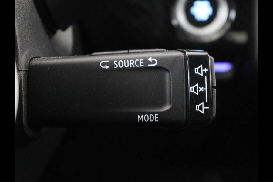 Renault Arkana 1.6 E-Tech Hybrid 145 R.S. Line | Panoramadak | Leder/Alcantara | Trekhaak | Stoelverwarming | Adaptive cruise | Camera | Carplay | Keyless | Park Assist | Full LED | Navigatie | Stuurverwarming