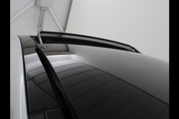 Renault Arkana 1.6 E-Tech Hybrid 145 R.S. Line | Panoramadak | Leder/Alcantara | Trekhaak | Stoelverwarming | Adaptive cruise | Camera | Carplay | Keyless | Park Assist | Full LED | Navigatie | Stuurverwarming