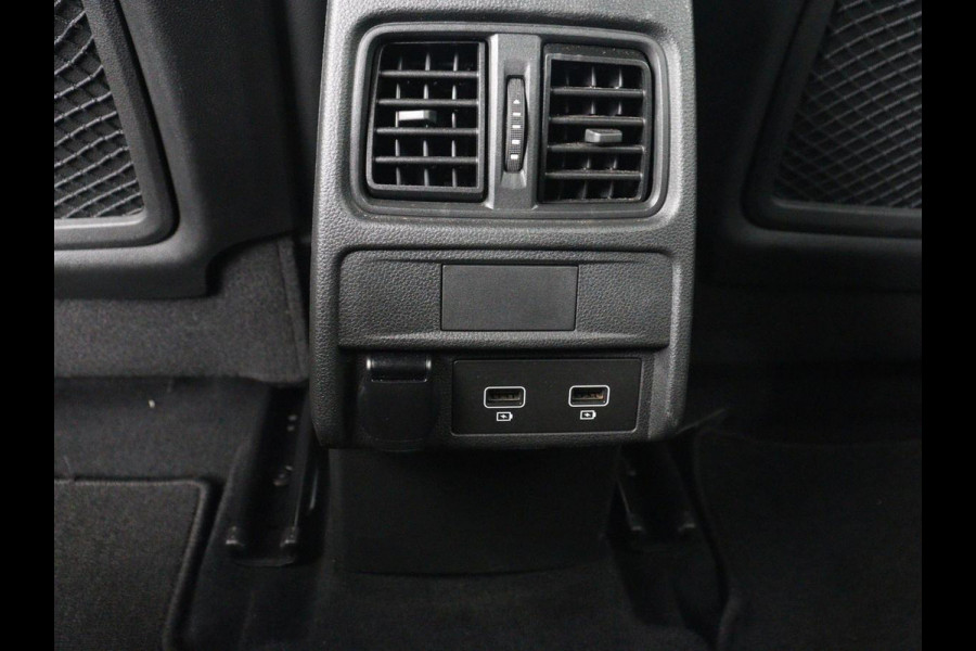 Renault Arkana 1.6 E-Tech Hybrid 145 R.S. Line | Panoramadak | Leder/Alcantara | Trekhaak | Stoelverwarming | Adaptive cruise | Camera | Carplay | Keyless | Park Assist | Full LED | Navigatie | Stuurverwarming