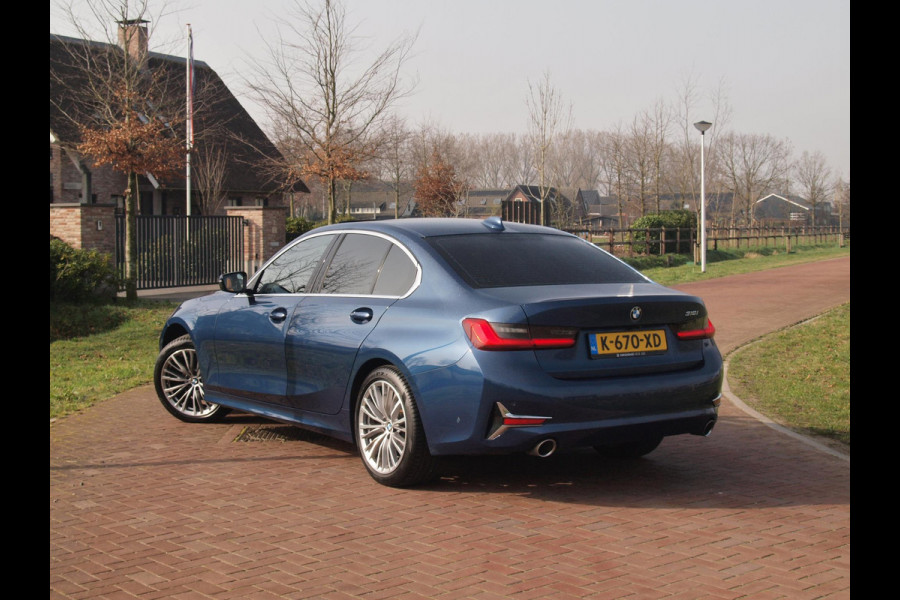 BMW 3 Serie 318i High Executive | Laser Led | Schuifdak | Camera | Sfeerverlichting | Sport stoelen leer | Zwarte Hemel |