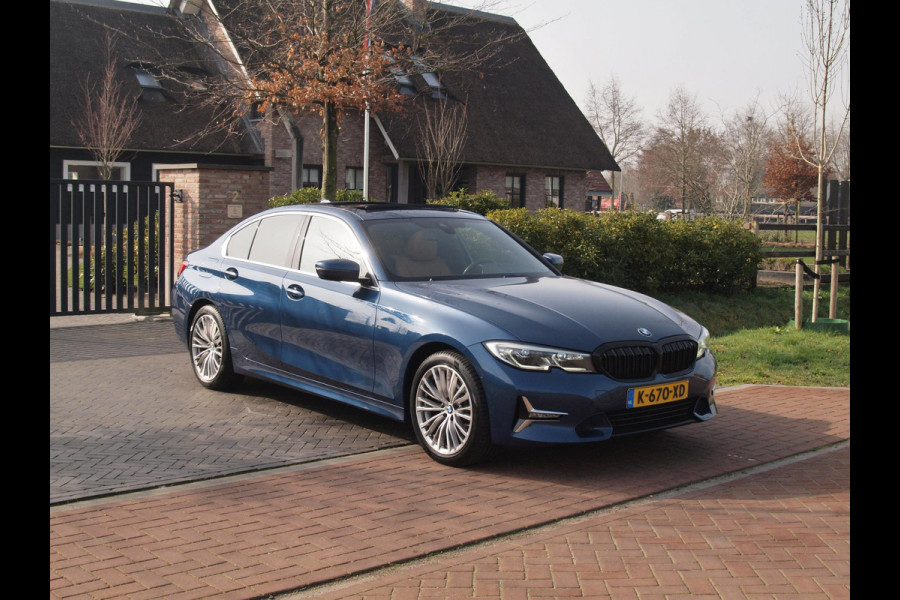 BMW 3 Serie 318i High Executive | Laser Led | Schuifdak | Camera | Sfeerverlichting | Sport stoelen leer | Zwarte Hemel |