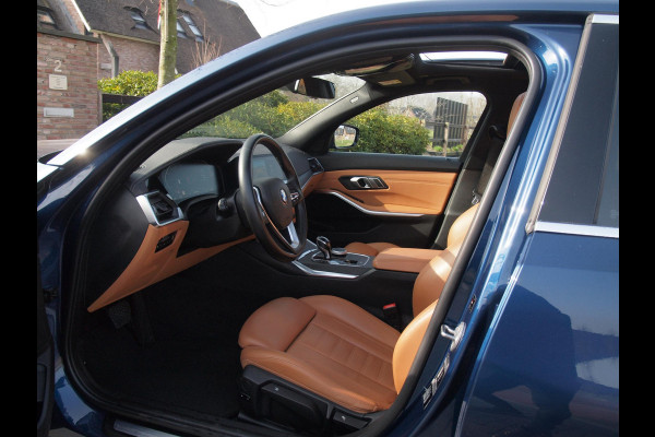 BMW 3 Serie 318i High Executive | Laser Led | Schuifdak | Camera | Sfeerverlichting | Sport stoelen leer | Zwarte Hemel |