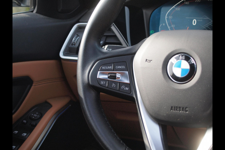 BMW 3 Serie 318i High Executive | Laser Led | Schuifdak | Camera | Sfeerverlichting | Sport stoelen leer | Zwarte Hemel |