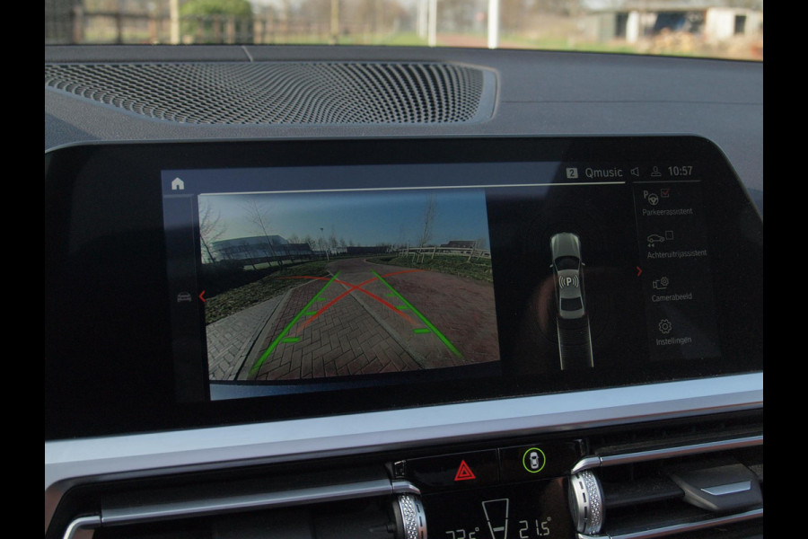 BMW 3 Serie 318i High Executive | Laser Led | Schuifdak | Camera | Sfeerverlichting | Sport stoelen leer | Zwarte Hemel |