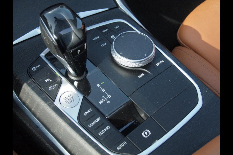 BMW 3 Serie 318i High Executive | Laser Led | Schuifdak | Camera | Sfeerverlichting | Sport stoelen leer | Zwarte Hemel |