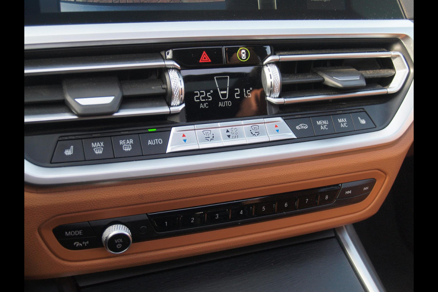 BMW 3 Serie 318i High Executive | Laser Led | Schuifdak | Camera | Sfeerverlichting | Sport stoelen leer | Zwarte Hemel |