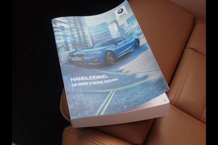 BMW 3 Serie 318i High Executive | Laser Led | Schuifdak | Camera | Sfeerverlichting | Sport stoelen leer | Zwarte Hemel |