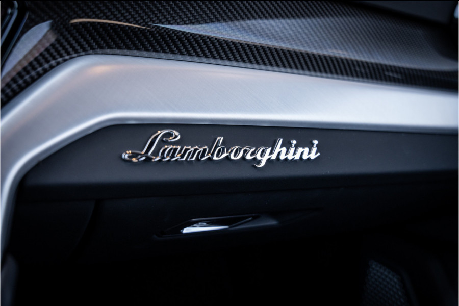 Lamborghini Urus 4.0 V8 - Panorama | Original Matte | 23'inch | B&O