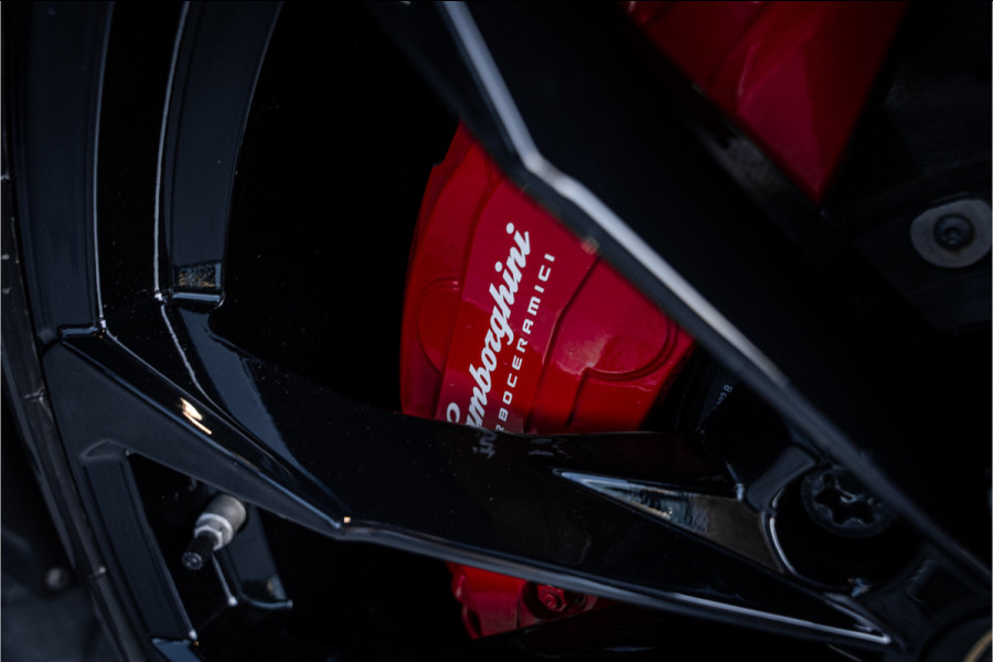 Lamborghini Urus 4.0 V8 - Panorama | Original Matte | 23'inch | B&O